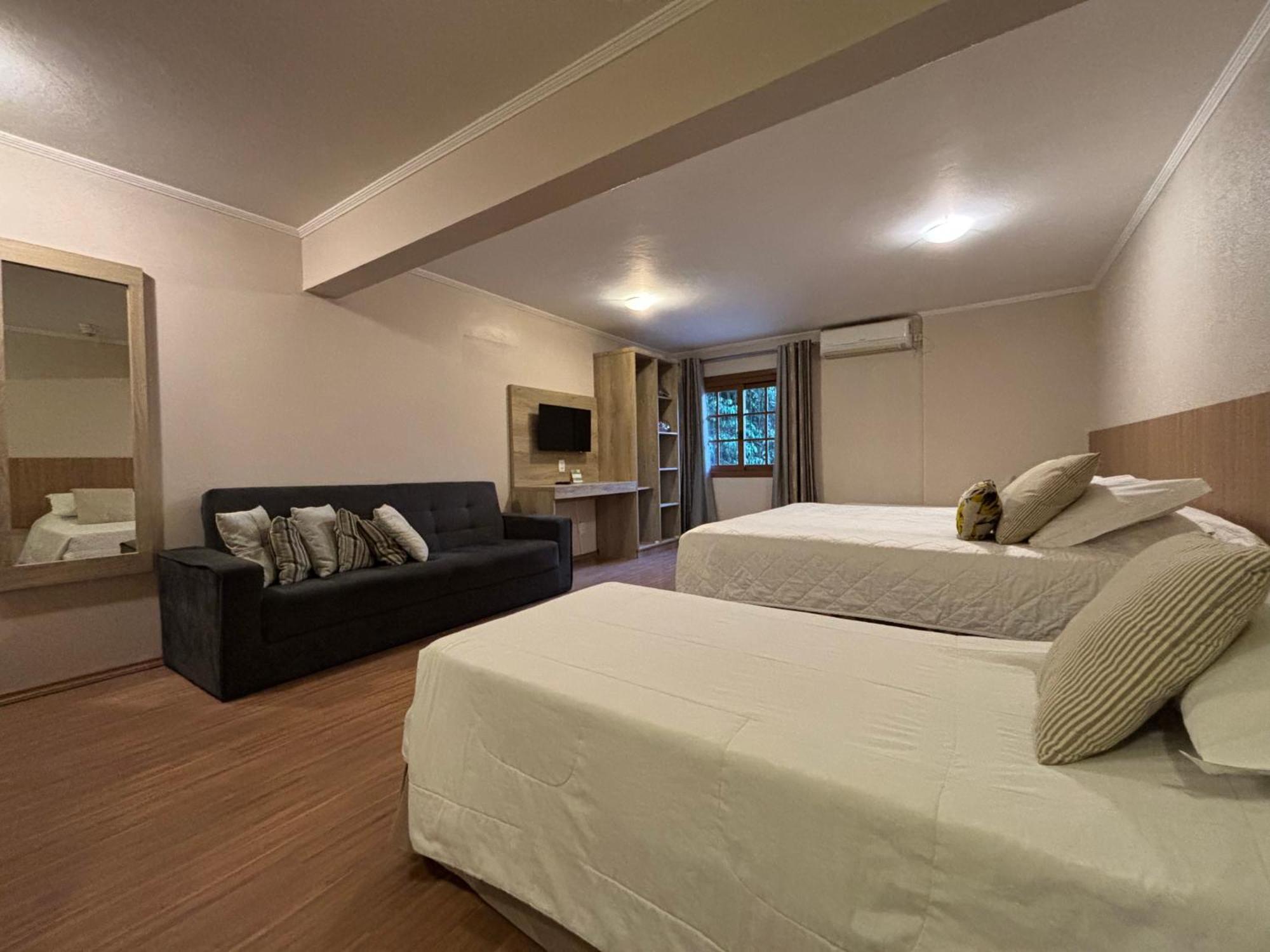 Classic Quadruple Room,1758389154:JPEG